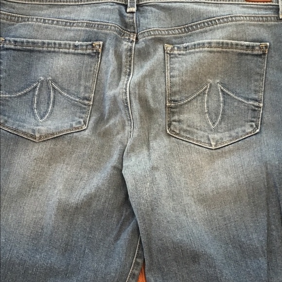 Level 99 crop leg flare w frayed edge Sz 29 - Picture 8 of 8