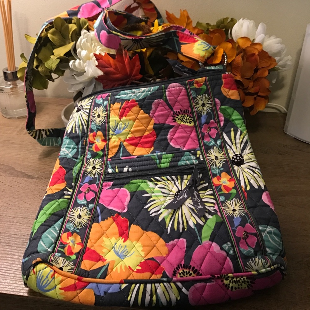 Like new Vera Bradley cross body bag