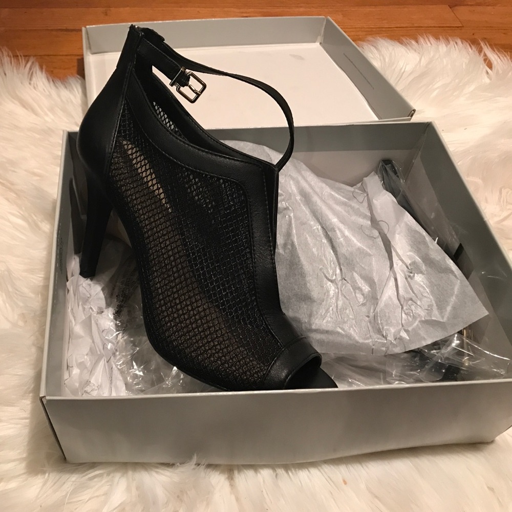 Jessica Simpson Black Heels NWT