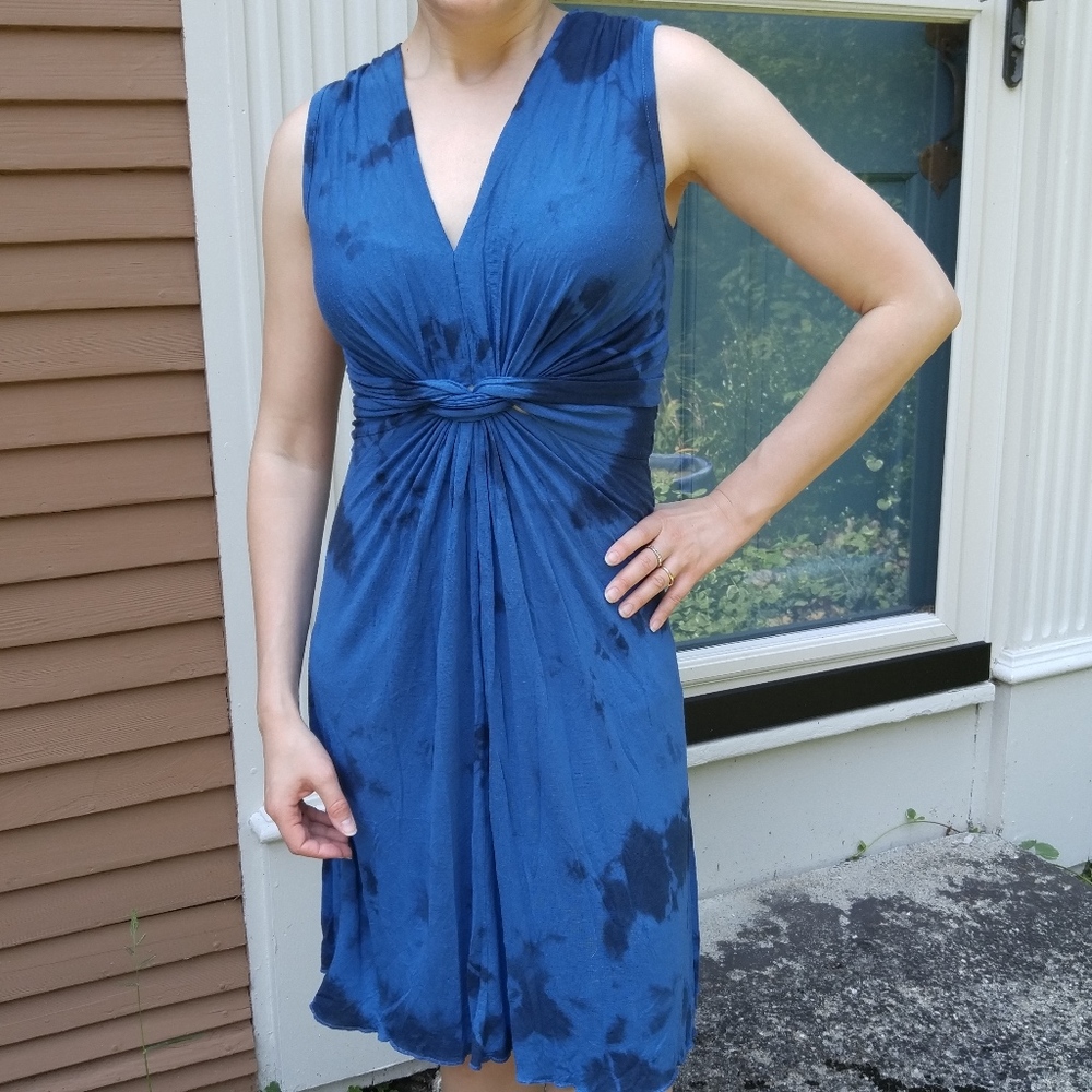 Gorgeous, soft tie back v-neck twist front dress