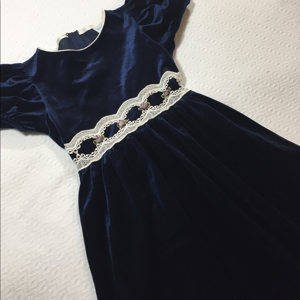 Blue Velvet w/ lace and rosebuds