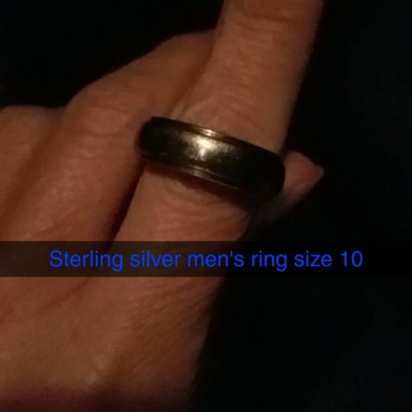 2 Men's Rings - Picture 2 of 2