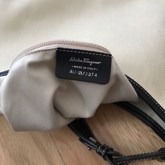 👜Ferragamo handbag. 18in high& 12 1/2 in long