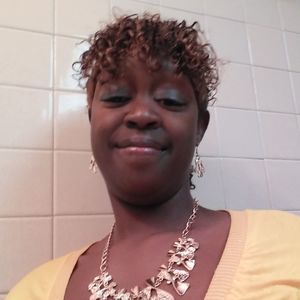 Meet your Posher, Lenora