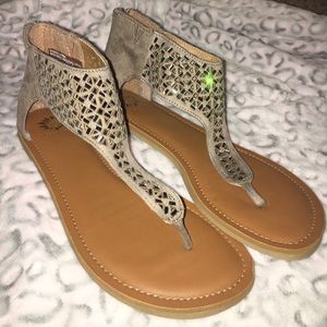 YellowBox size 7 1/2 tan sandals with studs