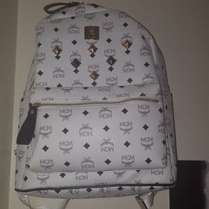 Just tryna earn some cash