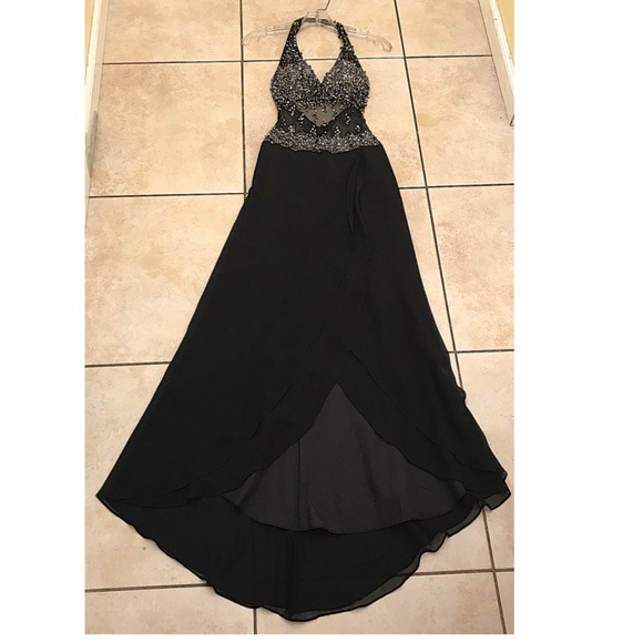 Silver and Black Gown - Picture 2 of 8