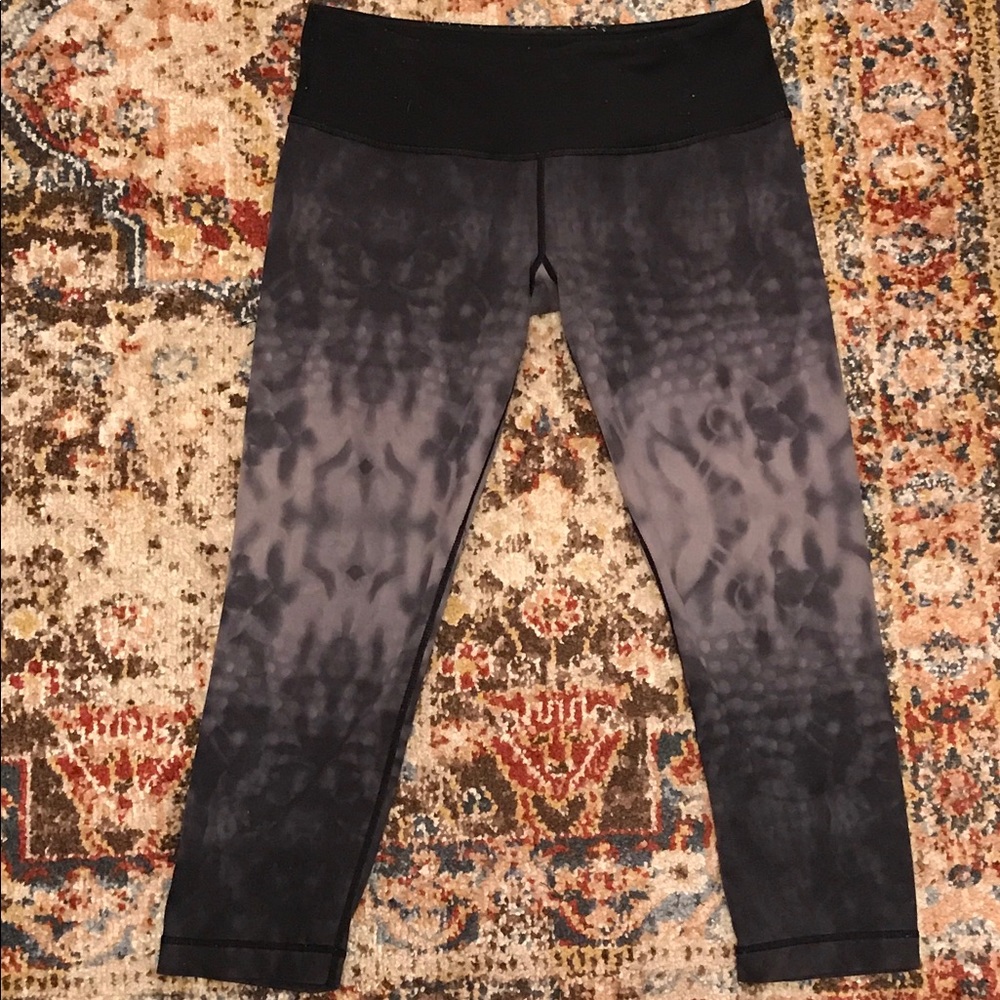LULULEMON "SNOWY OWL" CROPPED LEGGING