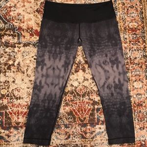 LULULEMON "SNOWY OWL" CROPPED LEGGING