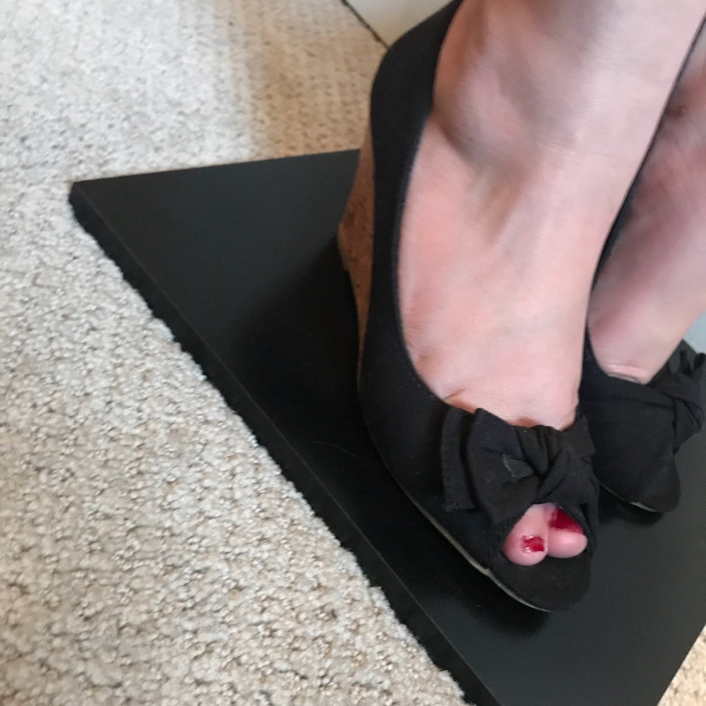 Black bow wedges