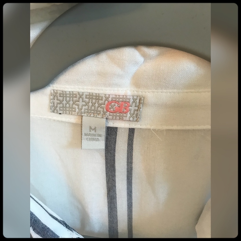 ✨🆕 GBX SHIRT✨ - Picture 3 of 5