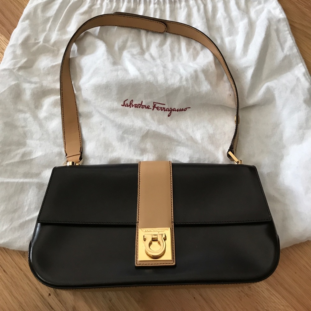 👜Ferragamo 18in high, 10 1/2in long, 2 1/2in wide