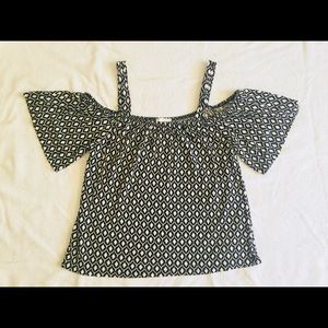 Open-shoulder top