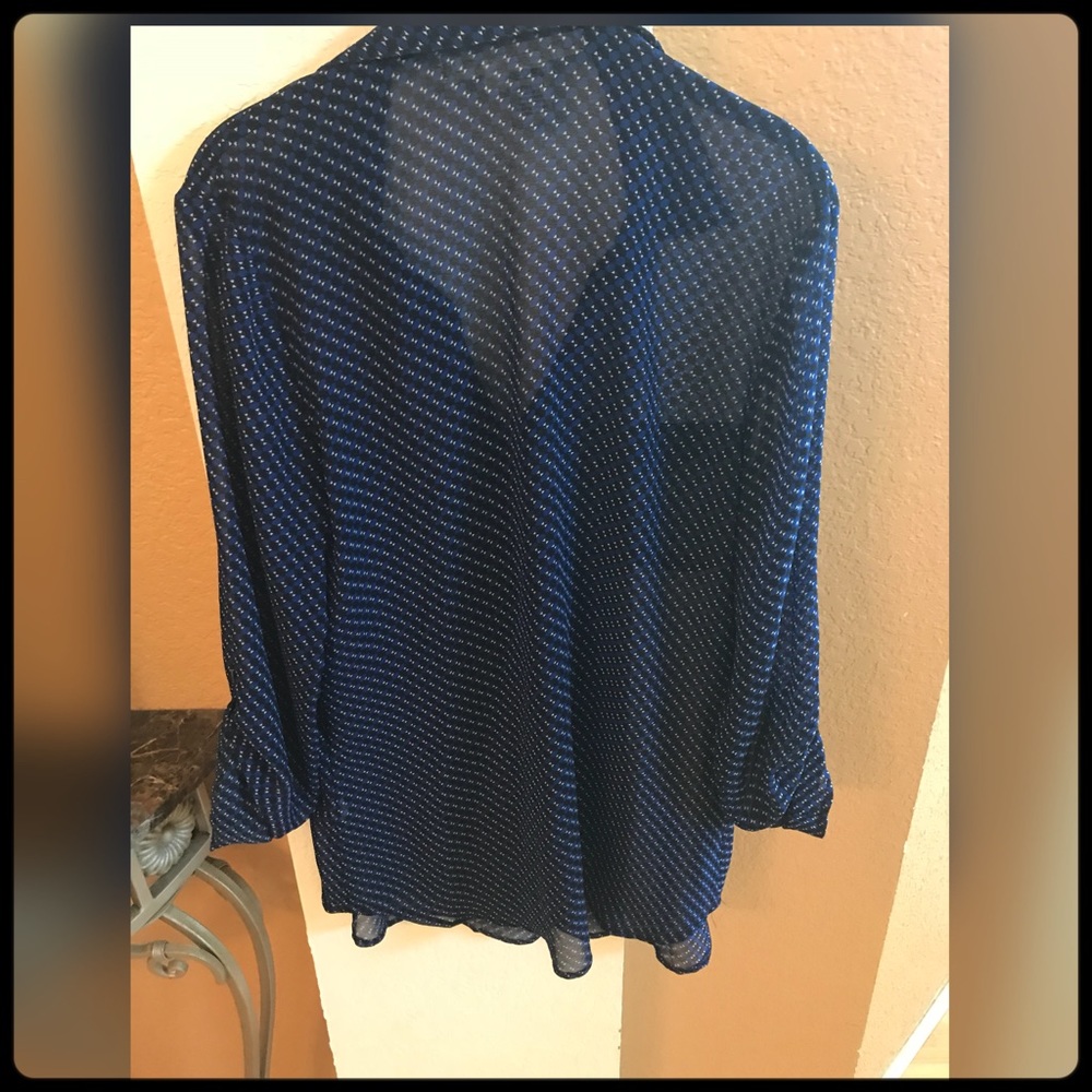 ✨ Max Studio Blouse✨ - Picture 2 of 5