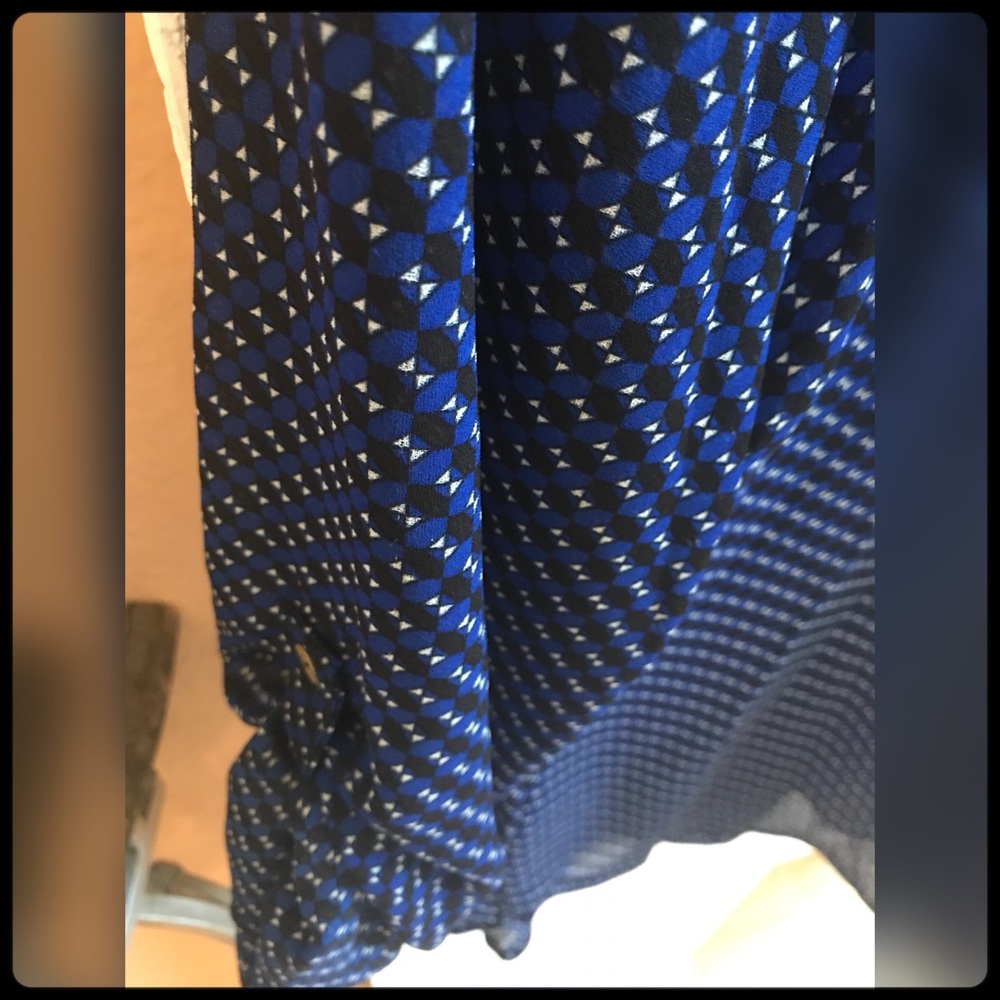 ✨ Max Studio Blouse✨ - Picture 4 of 5