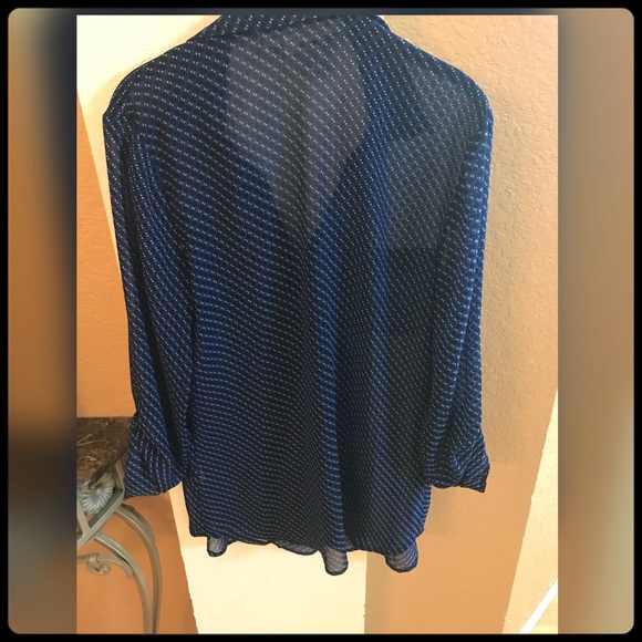 ✨ Max Studio Blouse✨ - Picture 2 of 5