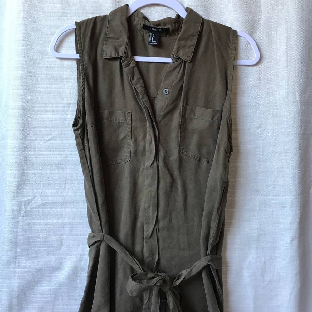 🔴 Forever 21 Button Down Dress