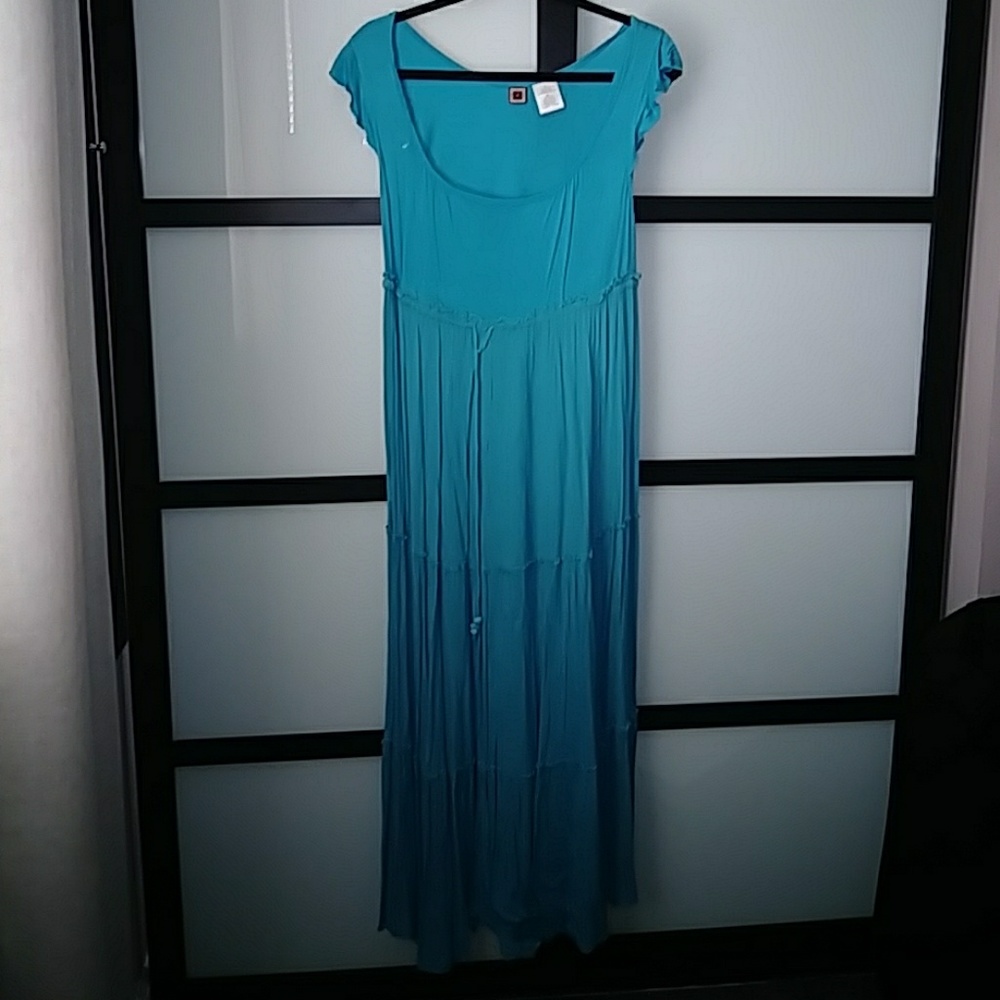 Super cute long dresses! I have 2 swipe up
