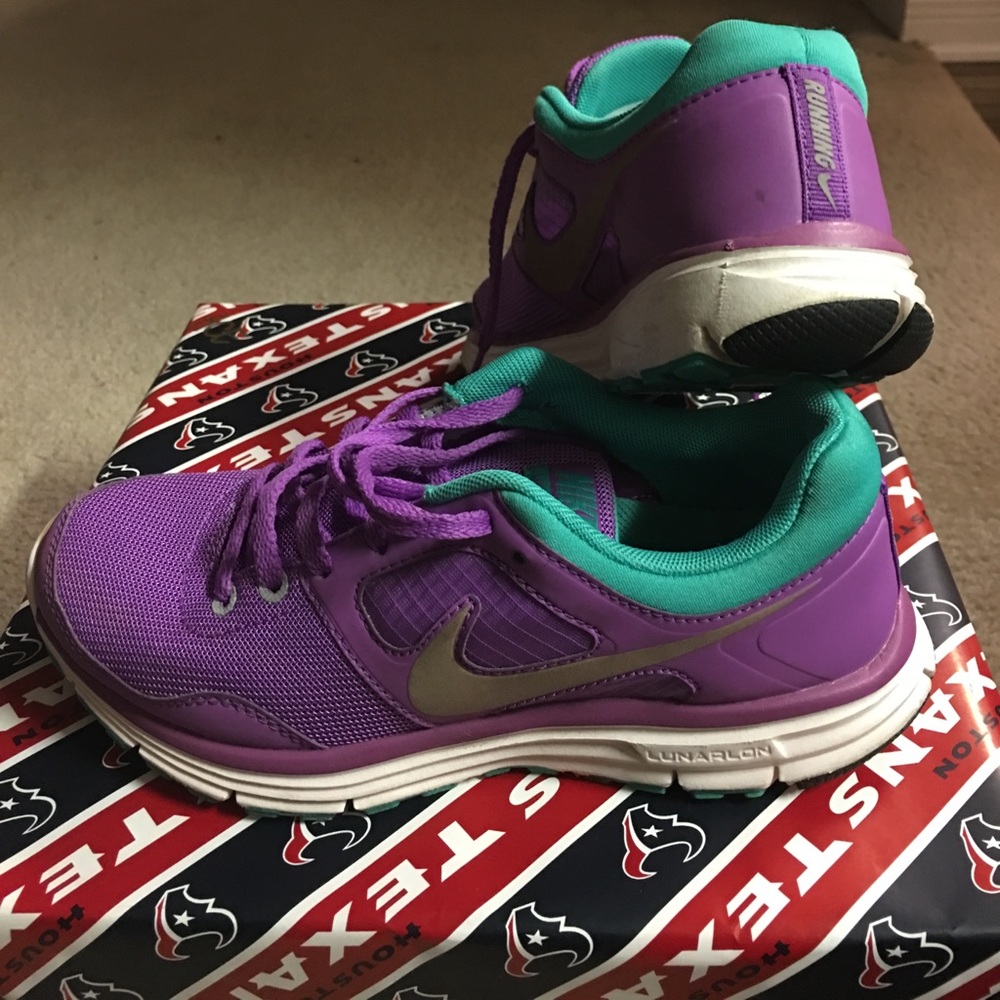 Nike running tennis shoes