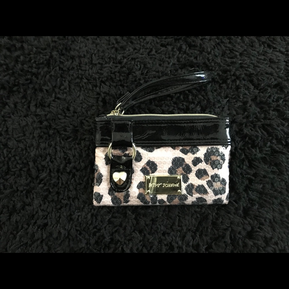 🆕💋Betsey Johnson leopard wristlet💋🆕