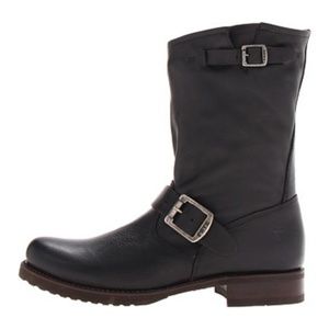Frye Veronica Shortie Boots in black