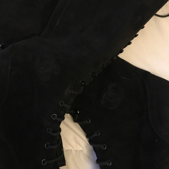 Rare CHANEL Chic Tie Up Suede Pointy Boots❤️❤️❤️ - Picture 3 of 8