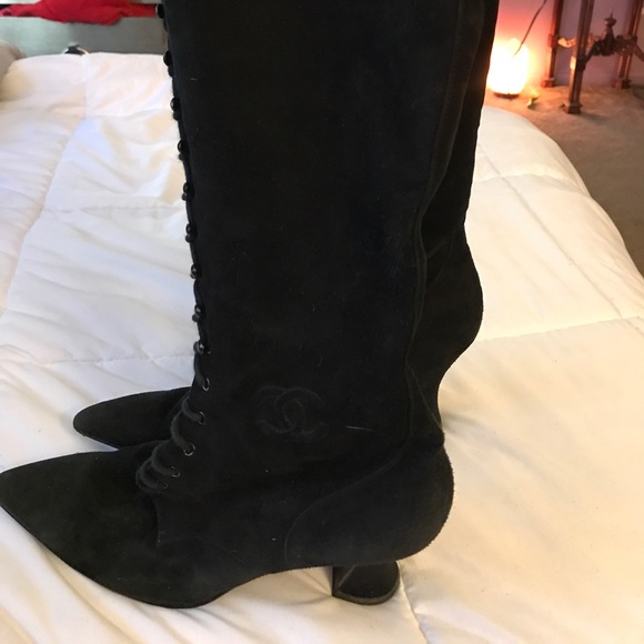 Rare CHANEL Chic Tie Up Suede Pointy Boots❤️❤️❤️ - Picture 4 of 8