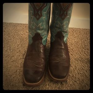 Turquoise Cowgirl boots!