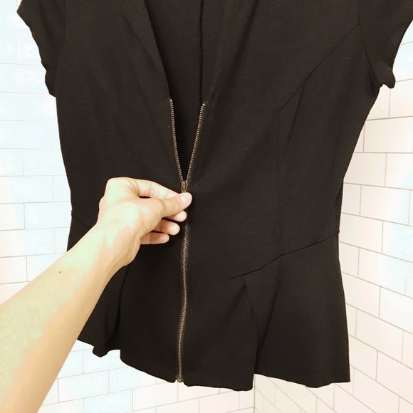 💥SOLD💥 Peplum Top 🖤 - Picture 2 of 4