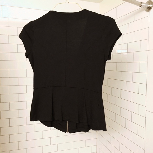 💥SOLD💥 Peplum Top 🖤 - Picture 3 of 4