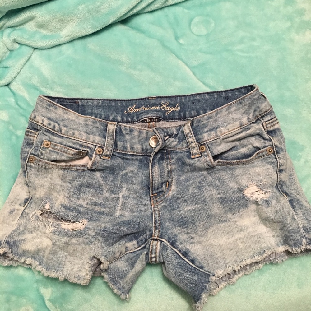 ☀️SPRING FAVE🌷AE Stretch Distressed Jean Shorts!