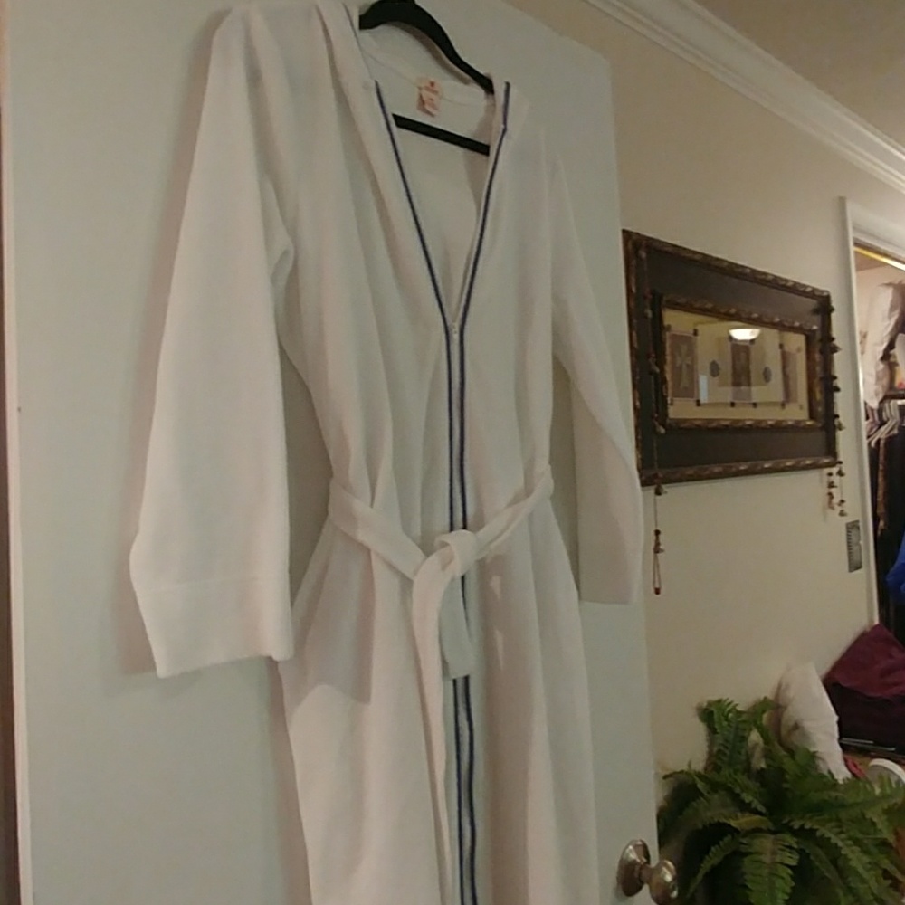 Red Envelope hooded/pocketed robe