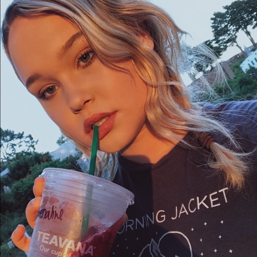 Meet your Posher, Adrienne