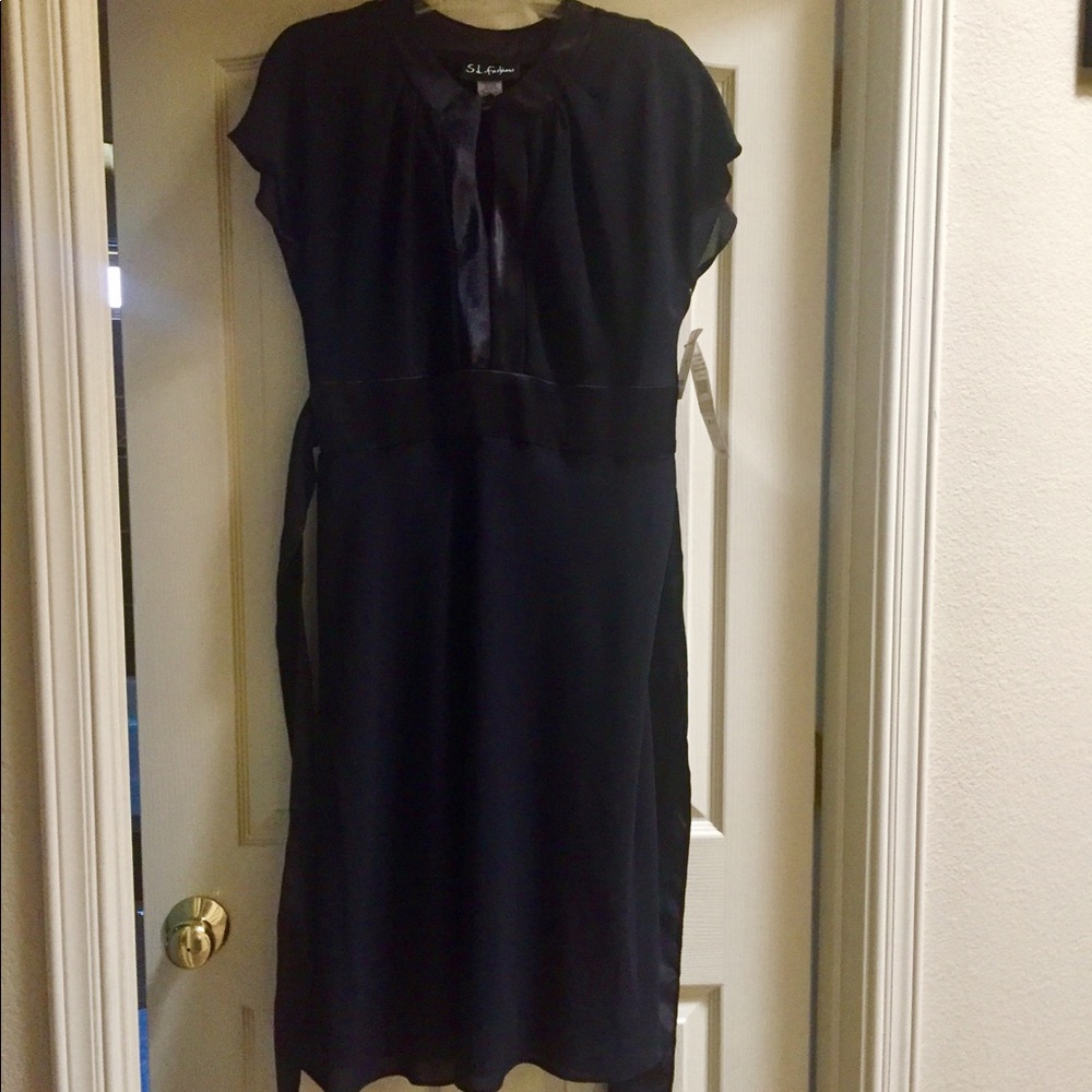 Black key hole dress.