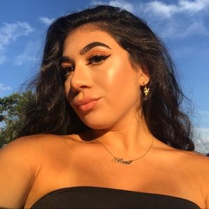 Meet your Posher, Alexis