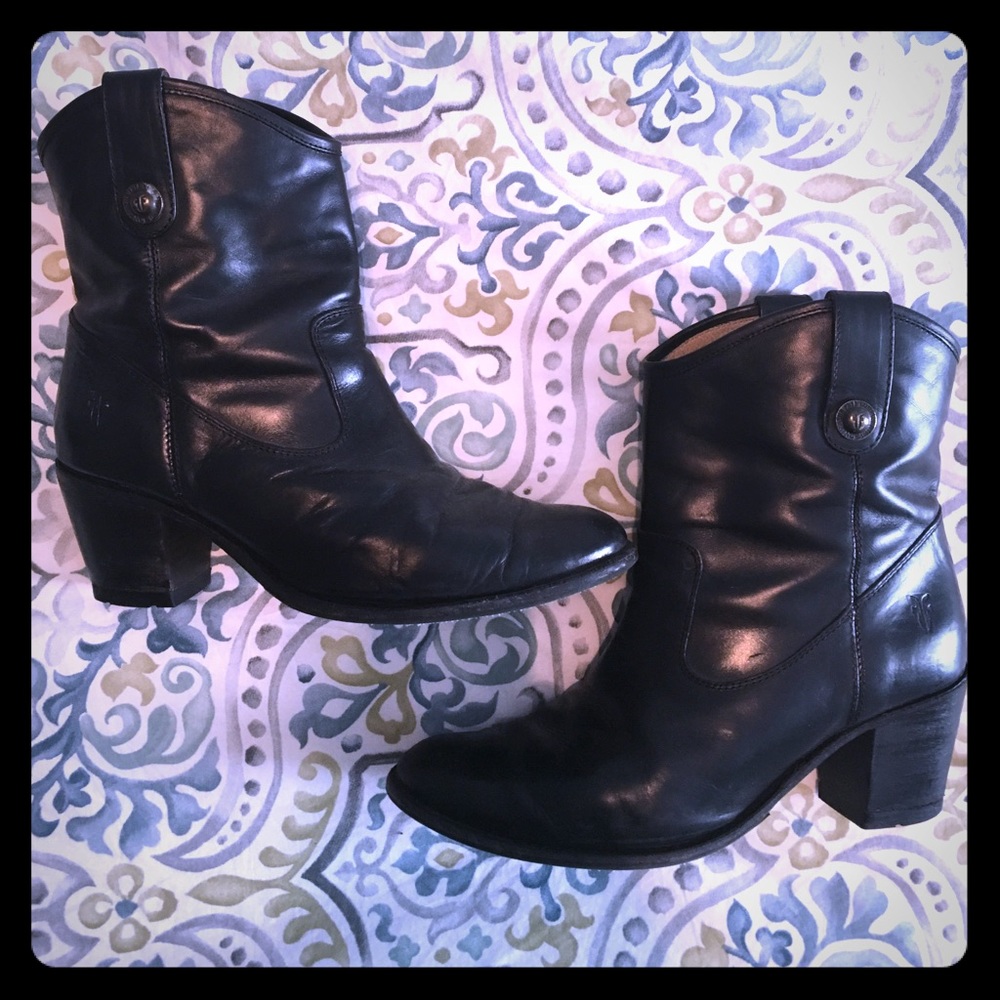 Frye Jackie Button Short - Black - 9.5