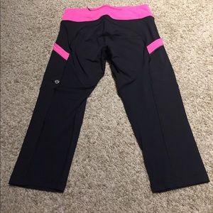 Run: mod moves- Black/Pink crops 💖