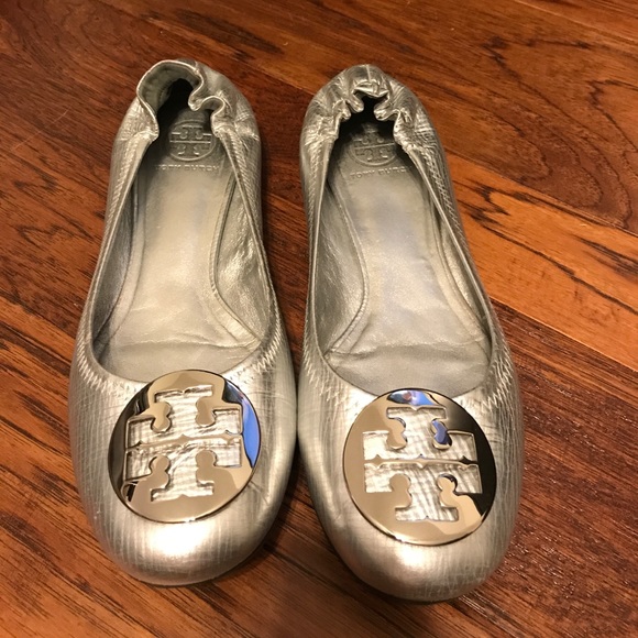 Tory Burch silver leather Reva size 10 - Picture 2 of 5