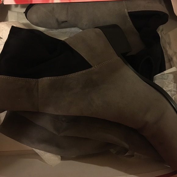 over-the-knee grey boots - Picture 2 of 4