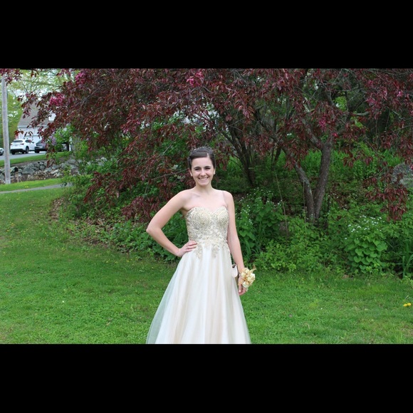 Gold sequence prom dress - Picture 3 of 4