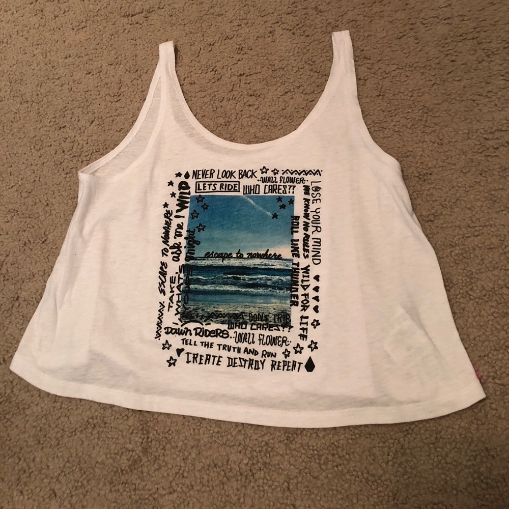 super cute Volcom graphic cropped tank top