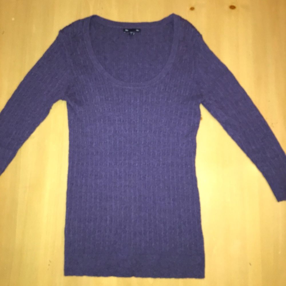 Gap sweater
