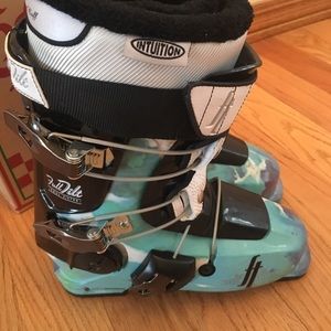 Women’s Full Tilt Ski Boots, size 7.5