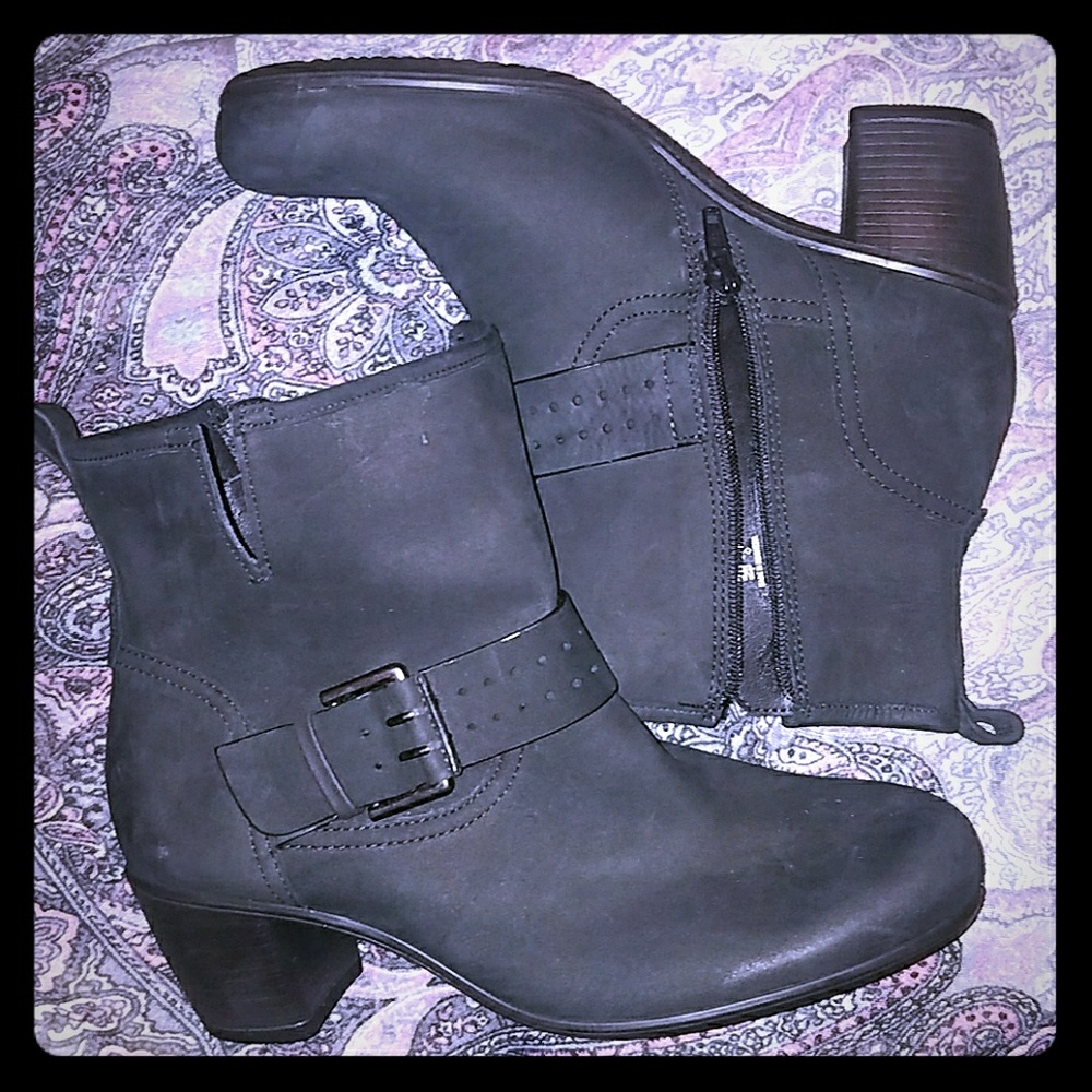 ECCO Black leather ankle boots
