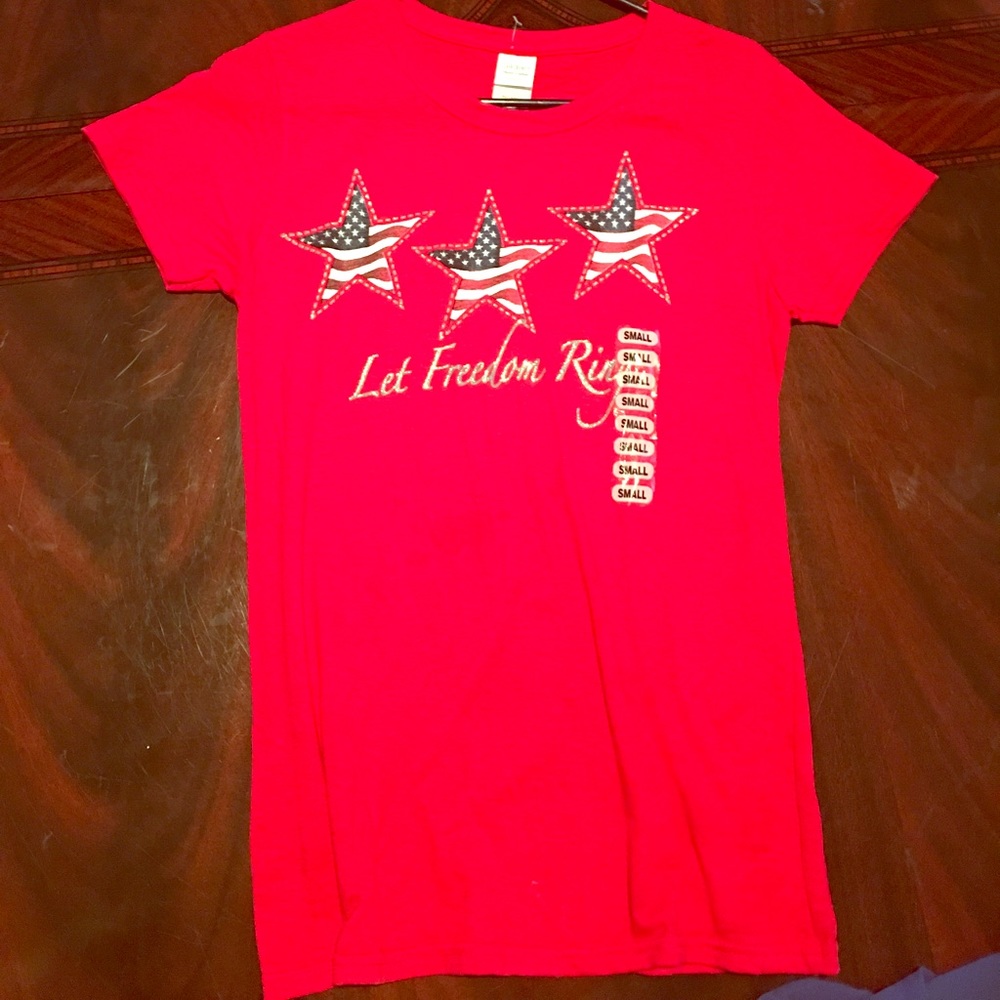 “Let freedom ring” inscribed red T-shirt