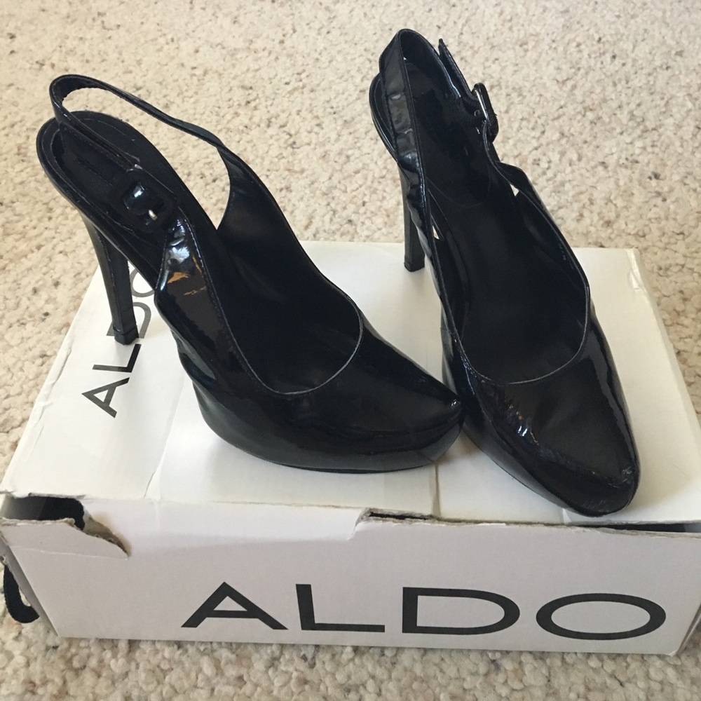 Black Aldo patent leather heels sz 36