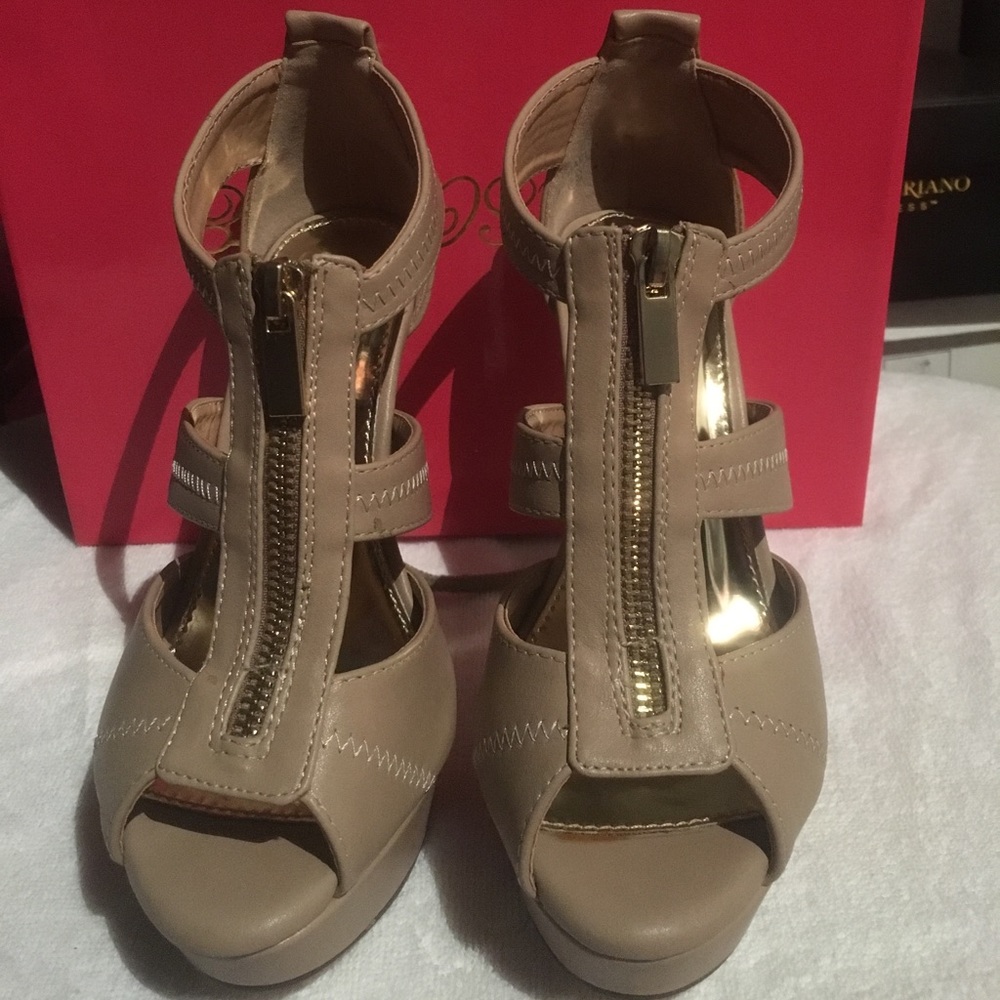 Heels - Picture 2 of 4