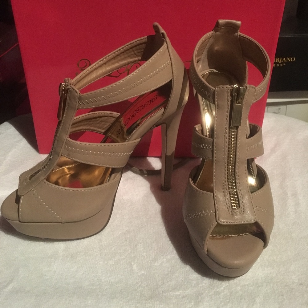 Heels - Picture 3 of 4