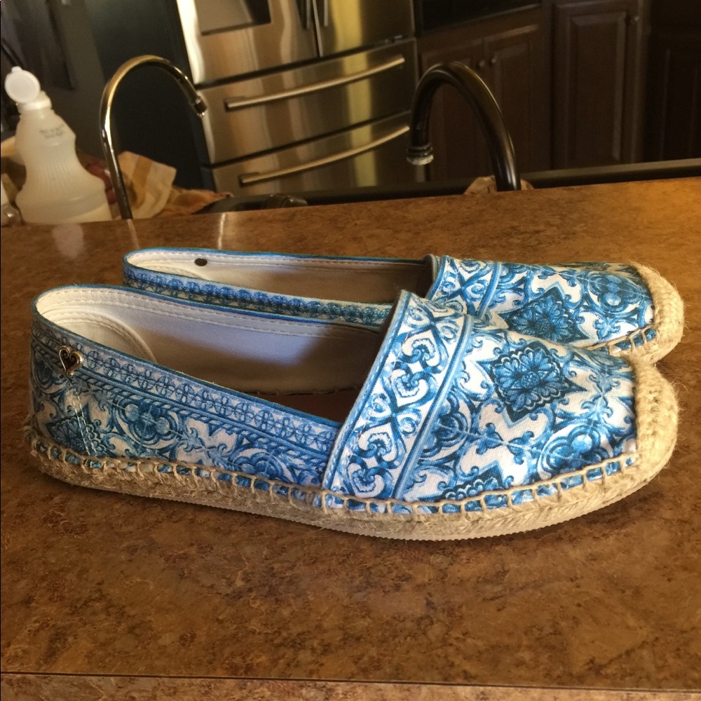 Cloth shoes