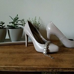 Moda Taupe Pumps